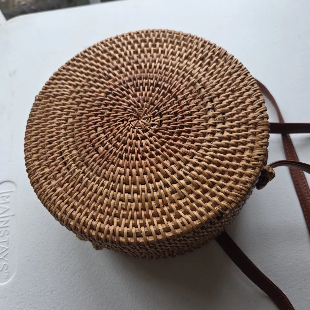 Elegant Woven Crossbody Bag - Tan